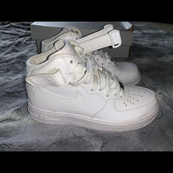 NIKE | WHITE Air Force ones high tops size 6 NIKE | WHITE Air Force ones high tops size 6